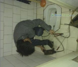 成都青羊區(qū)環(huán)衛(wèi)服務(wù) 專(zhuān)業(yè)管道疏通與化糞池清理，保障城市清潔與健康